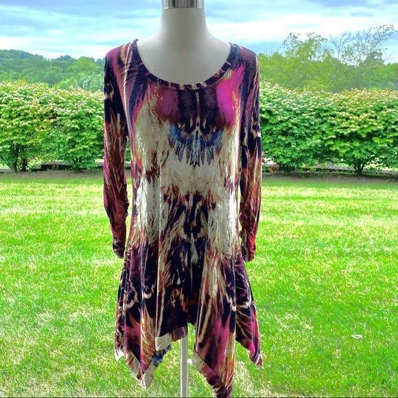 Context Handkerchief Hem Top - Picture 3 of 15